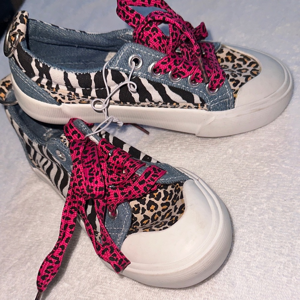 Stylish Kids Sneakers with Animal Print and Pink Laces